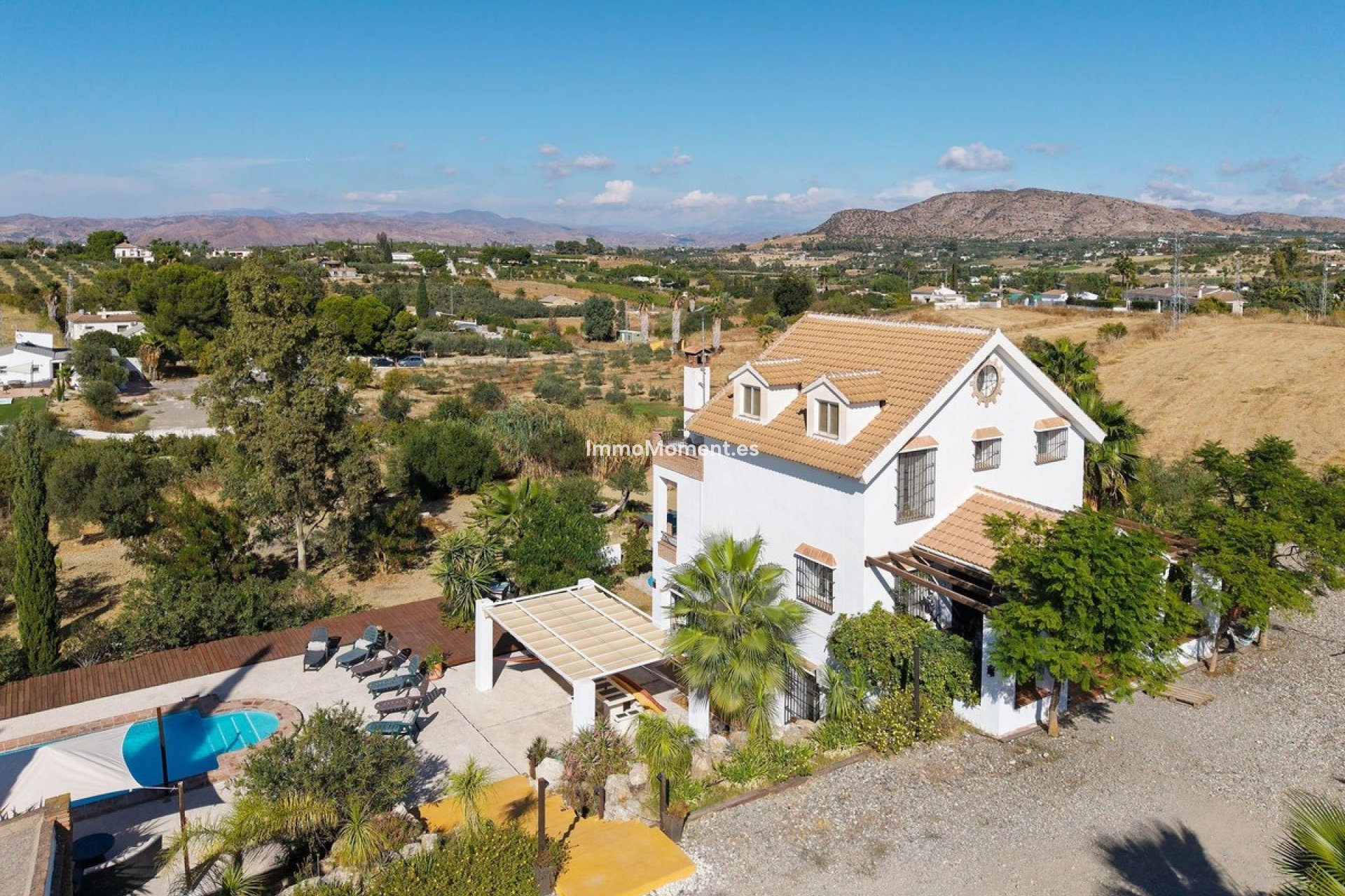 Wiederverkauf - Villa -   Inländisch - Alhaurín el Grande Centro