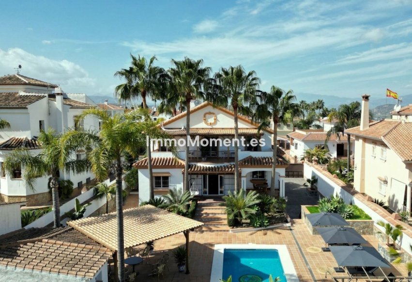 Wiederverkauf - Villa -   Inländisch - Alhaurín el Grande Centro