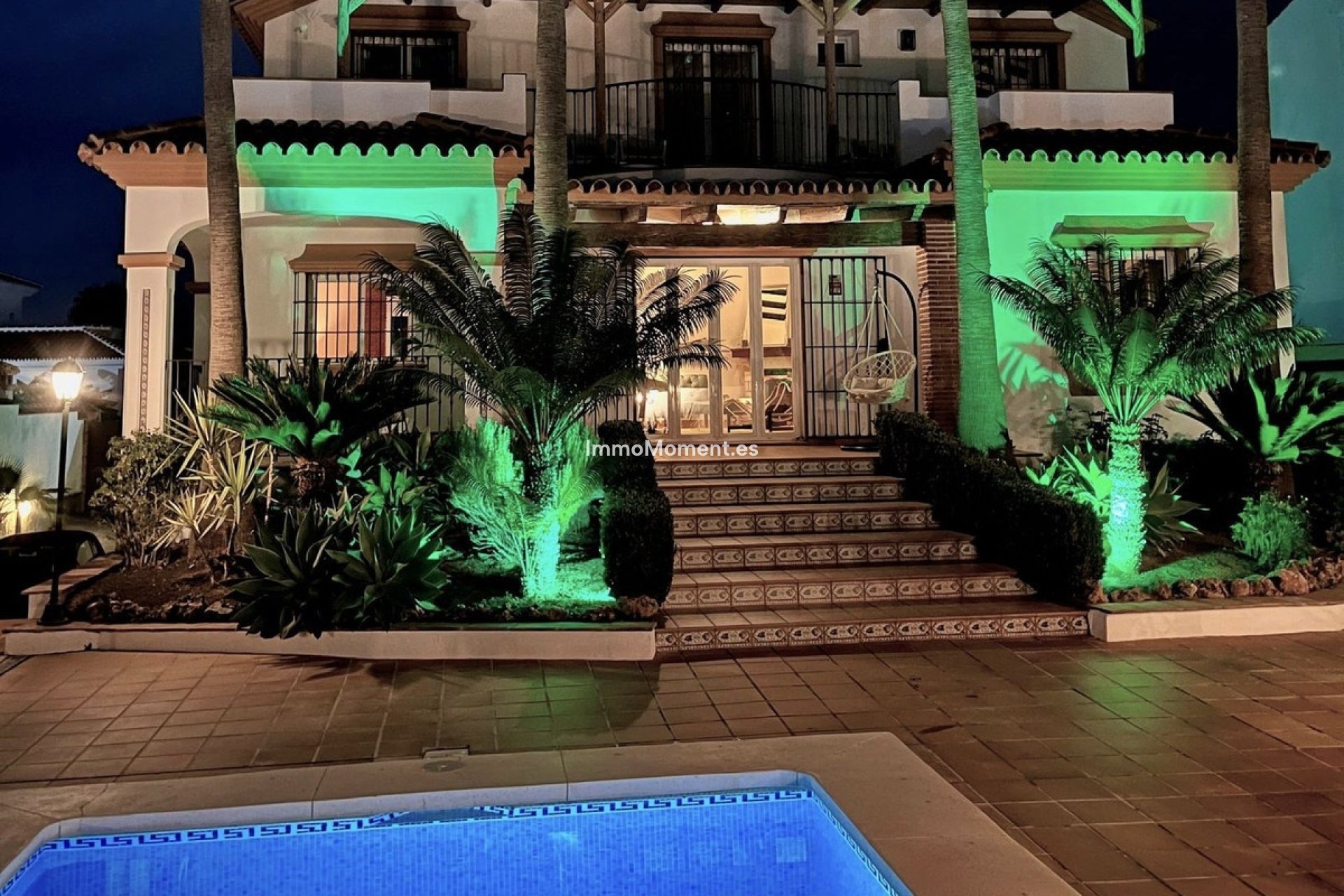 Wiederverkauf - Villa -   Inländisch - Alhaurín el Grande Centro