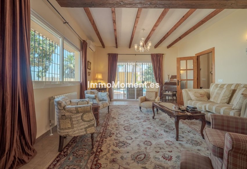 Wiederverkauf - Villa -   Inländisch - Alhaurín el Grande Centro