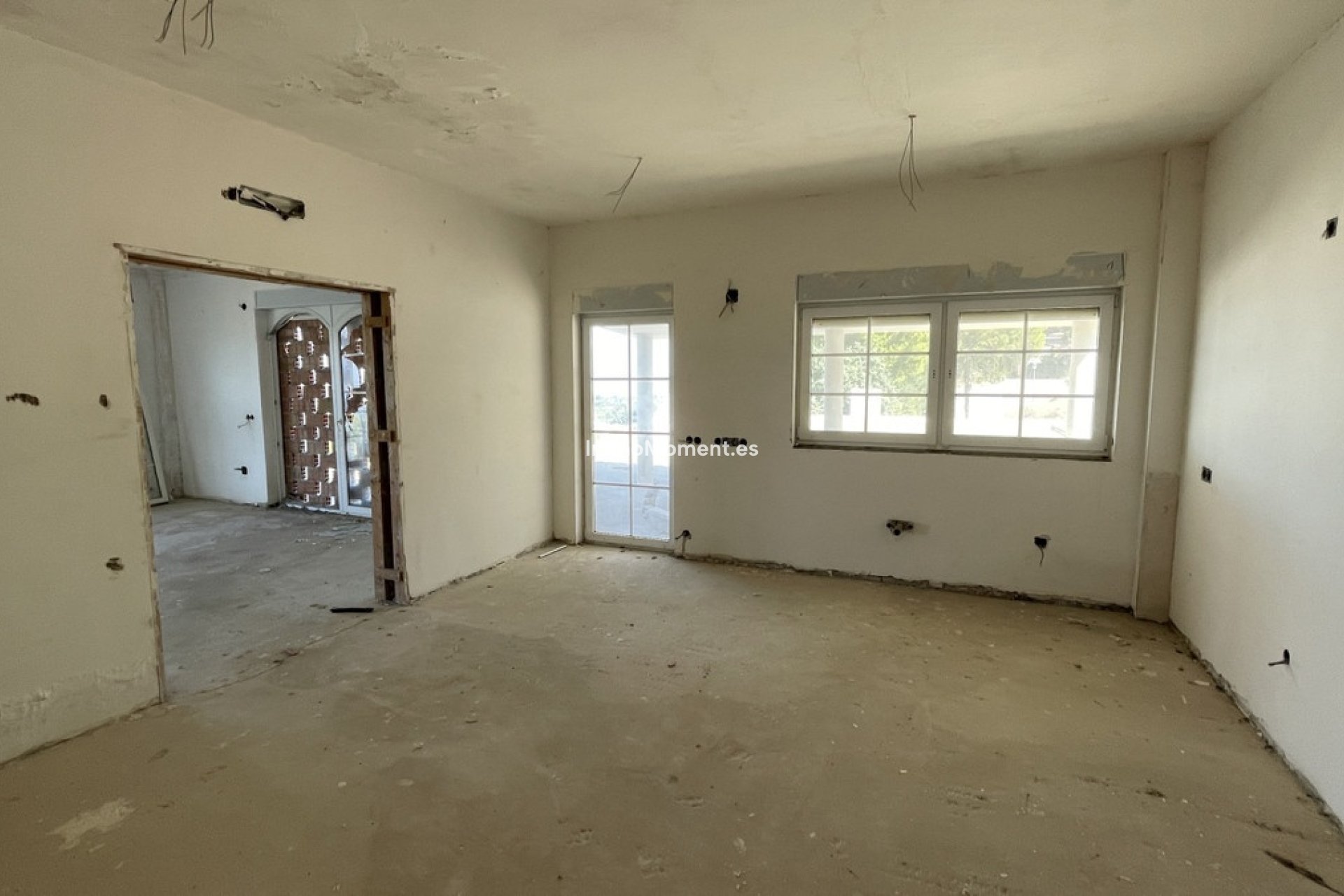 Wiederverkauf - Villa -   Inländisch - Alhaurín el Grande Centro