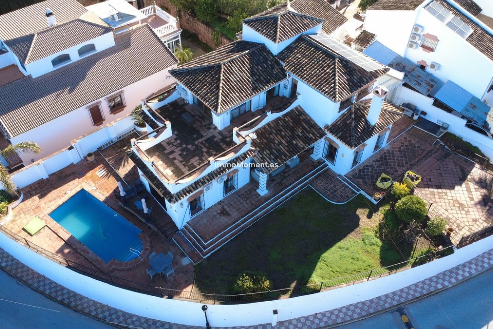 Wiederverkauf - Villa -   Inländisch - Alhaurín el Grande Centro