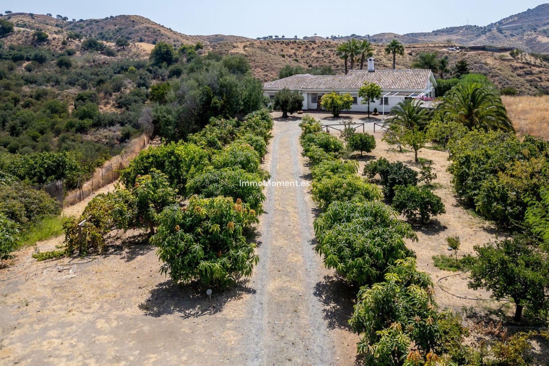 Wiederverkauf - Villa -   Inländisch - Alhaurín el Grande Centro