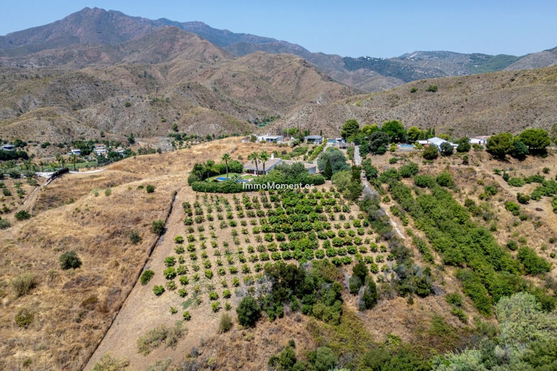 Wiederverkauf - Villa -   Inländisch - Alhaurín el Grande Centro