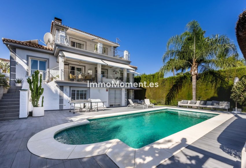 Wiederverkauf - Villa -   Inländisch - Alhaurín el Grande Centro