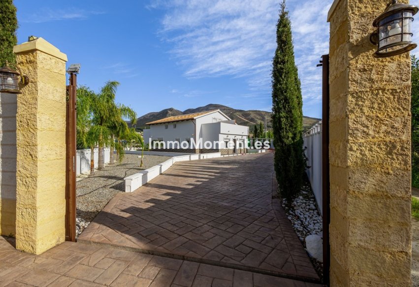 Wiederverkauf - Villa -   Inländisch - Alhaurín el Grande Centro