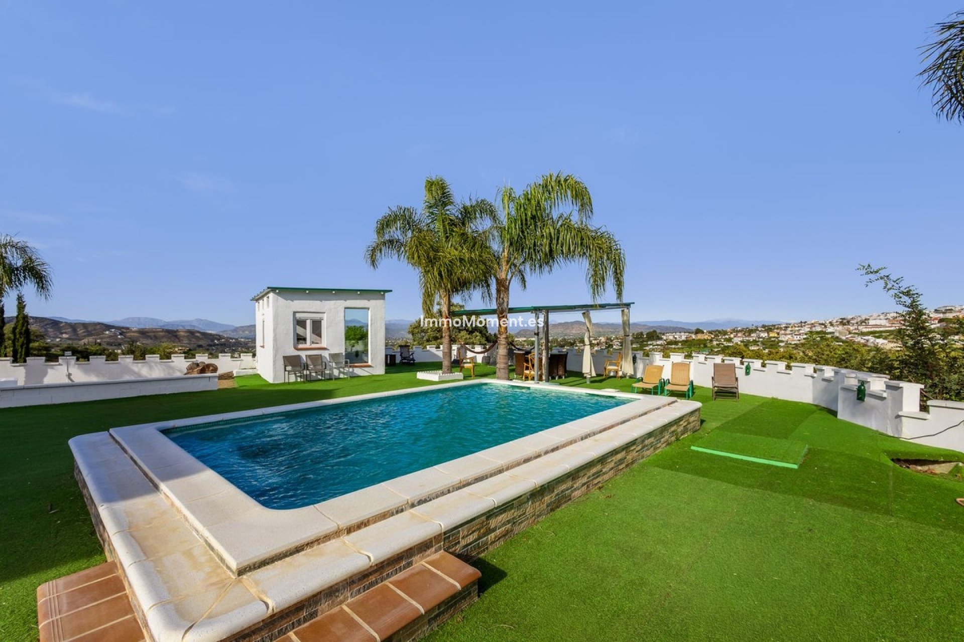 Wiederverkauf - Villa -   Inländisch - Alhaurín el Grande Centro