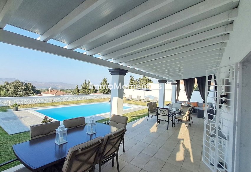 Wiederverkauf - Villa -   Inländisch - Alhaurín el Grande Centro