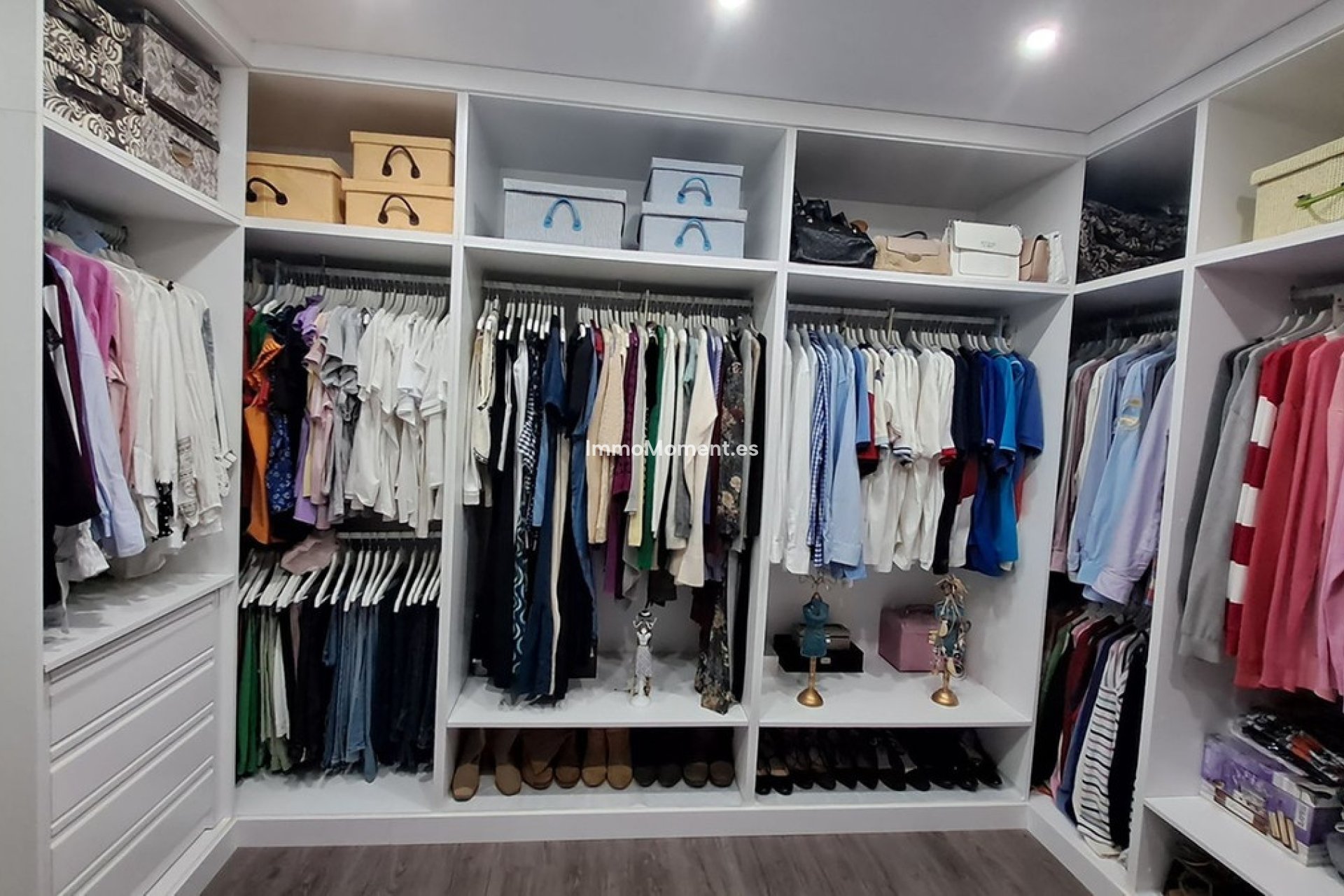 Wiederverkauf - Villa -   Inländisch - Alhaurín el Grande Centro