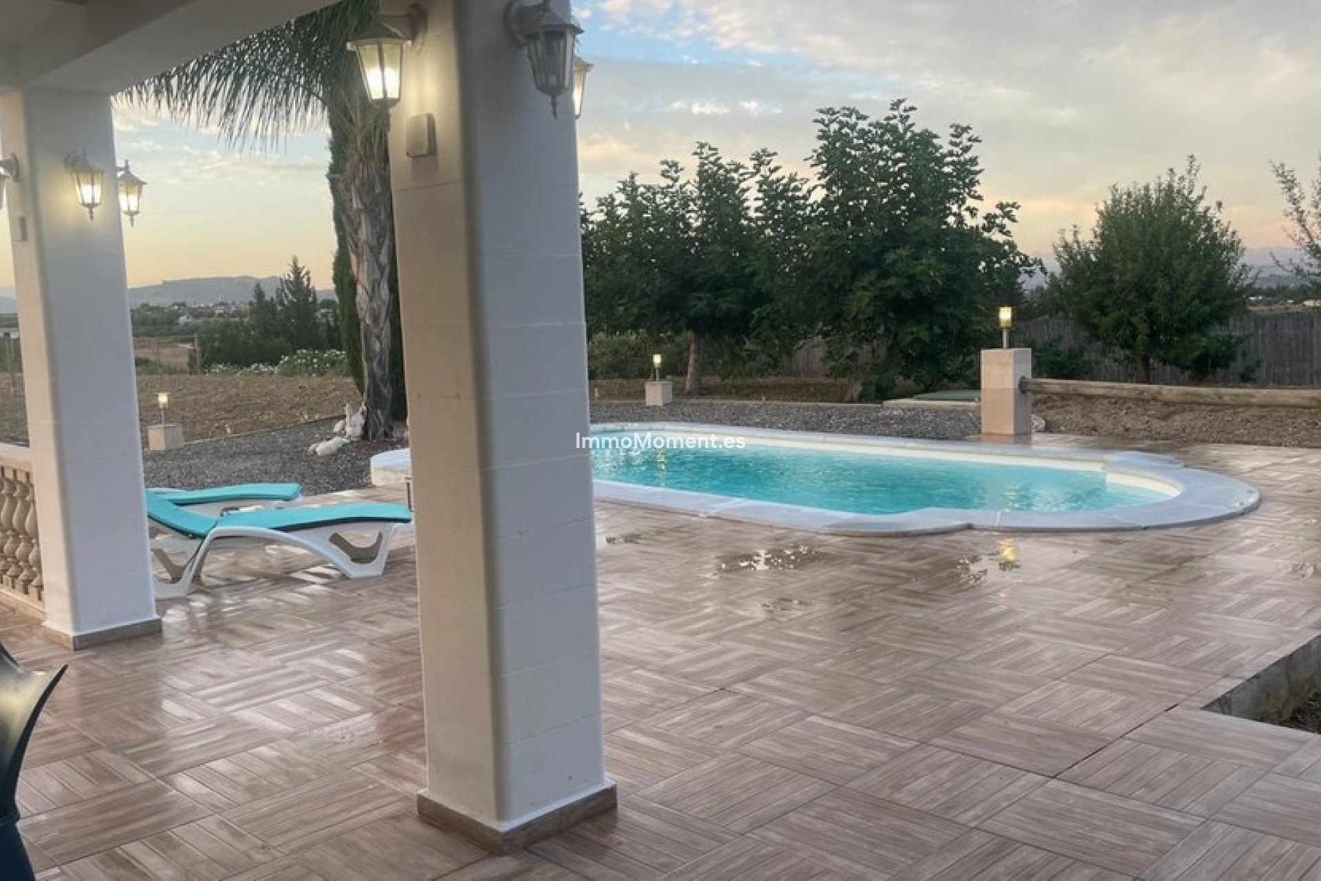 Wiederverkauf - Villa -   Inländisch - Alhaurín el Grande Centro