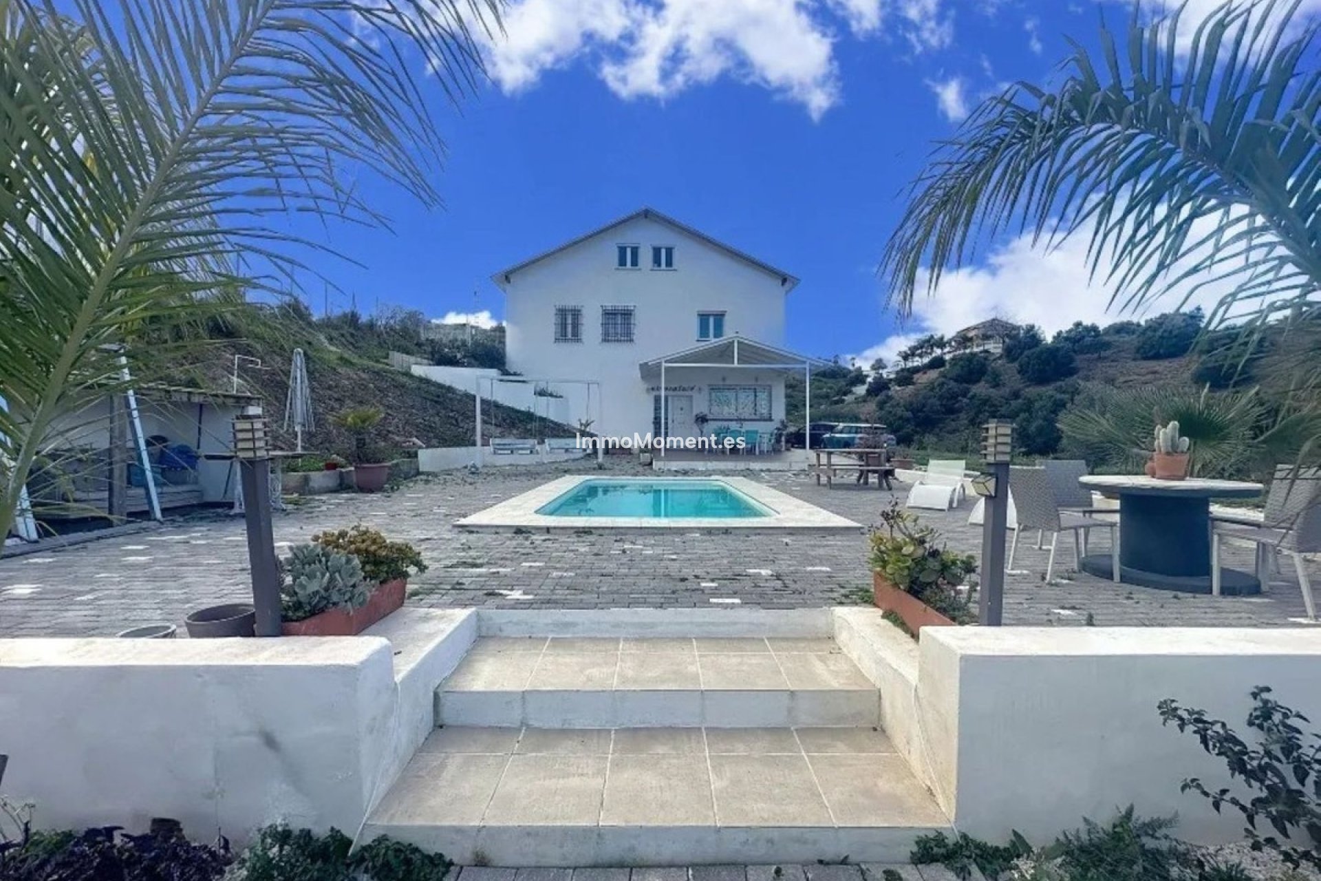 Wiederverkauf - Villa -   Inländisch - Alhaurín el Grande Centro