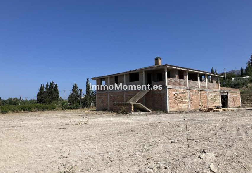 Wiederverkauf - Villa -   Inländisch - Alhaurín el Grande Centro