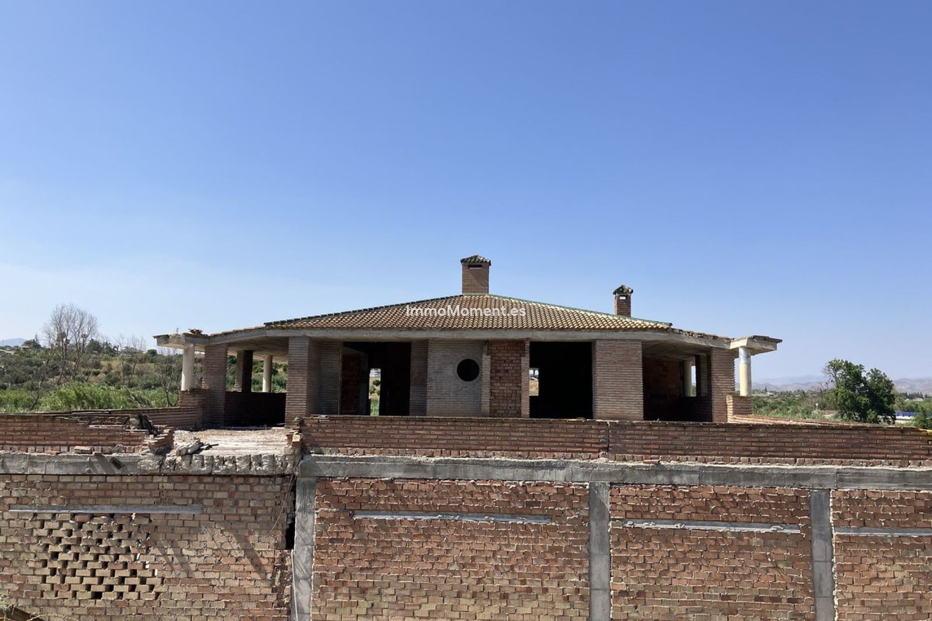 Wiederverkauf - Villa -   Inländisch - Alhaurín el Grande Centro