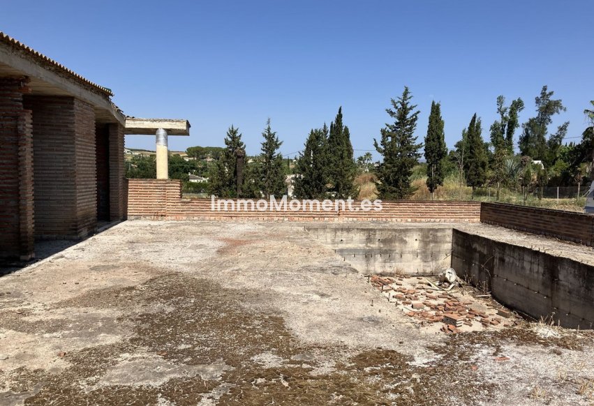 Wiederverkauf - Villa -   Inländisch - Alhaurín el Grande Centro