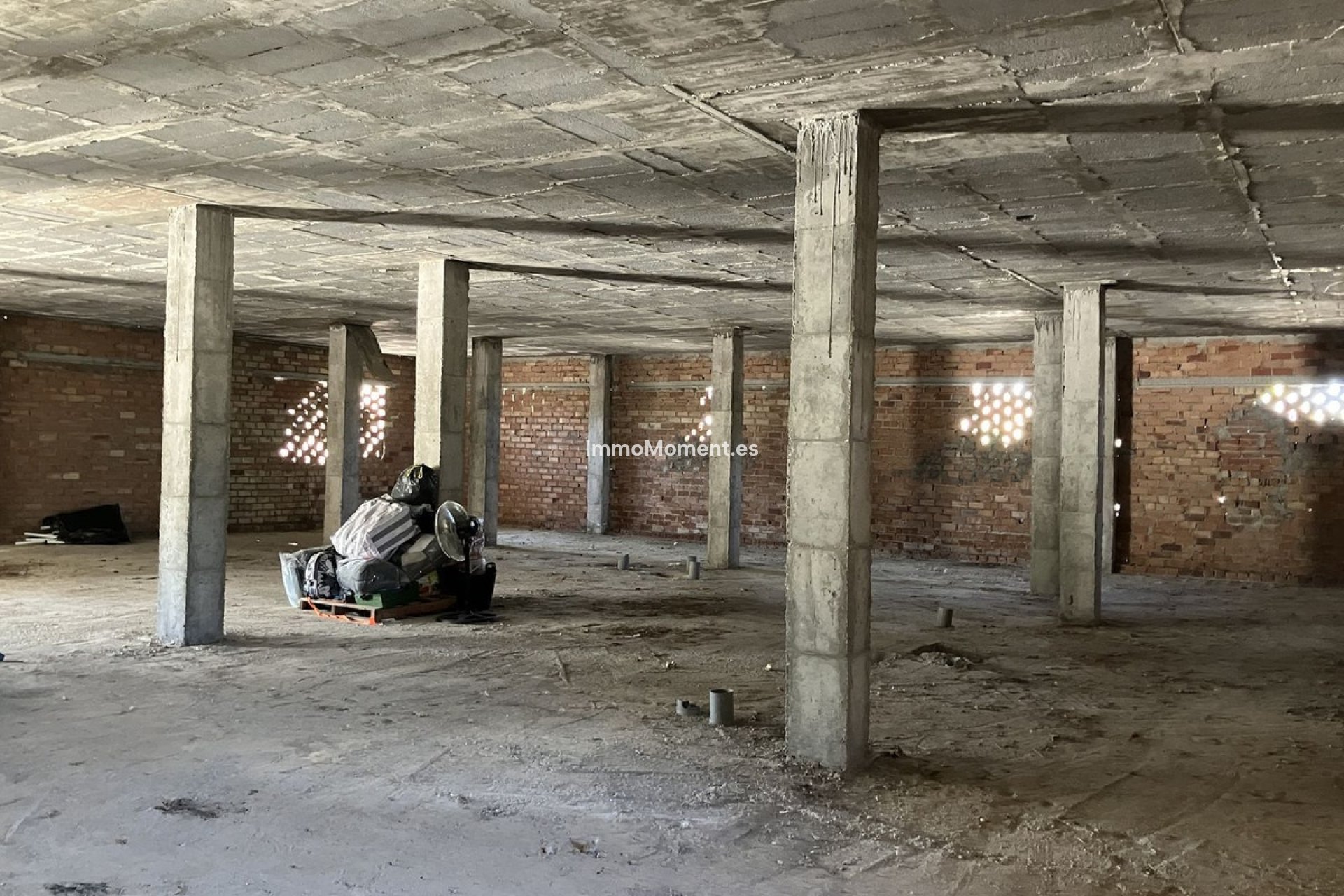 Wiederverkauf - Villa -   Inländisch - Alhaurín el Grande Centro