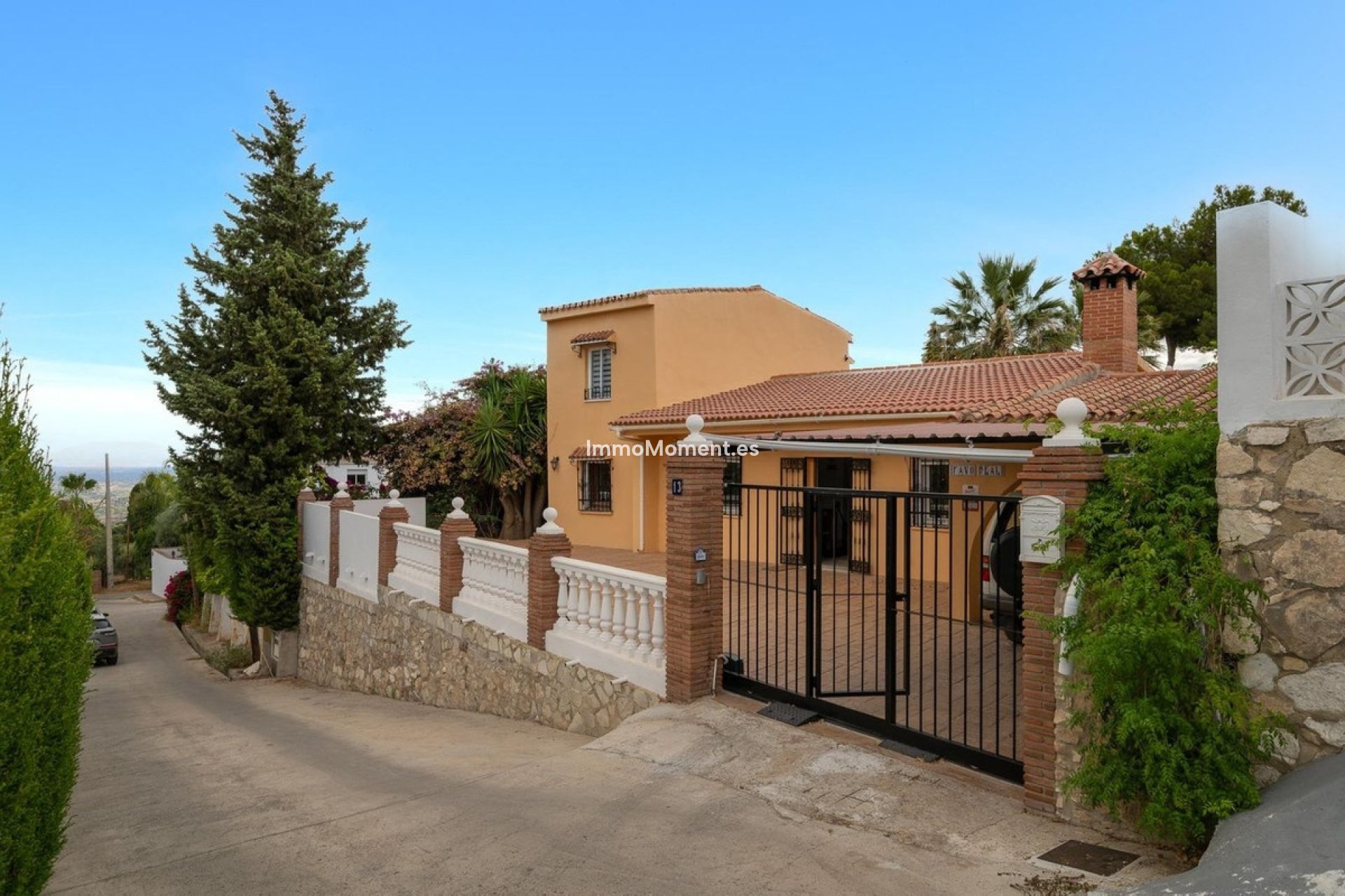 Wiederverkauf - Villa -   Inländisch - Alhaurín el Grande Centro