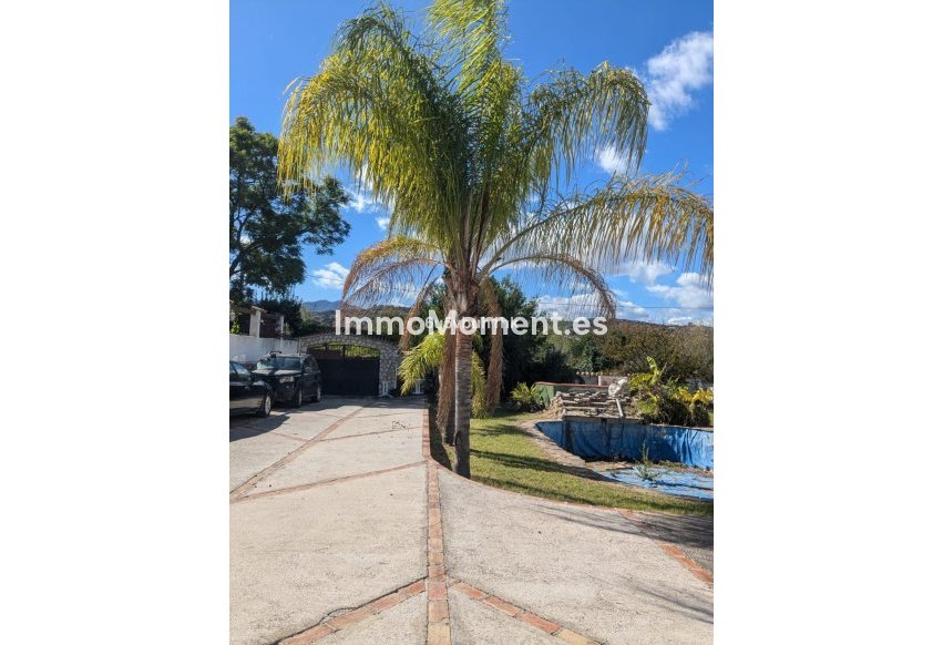 Wiederverkauf - Villa -   Inländisch - Alhaurín el Grande Centro