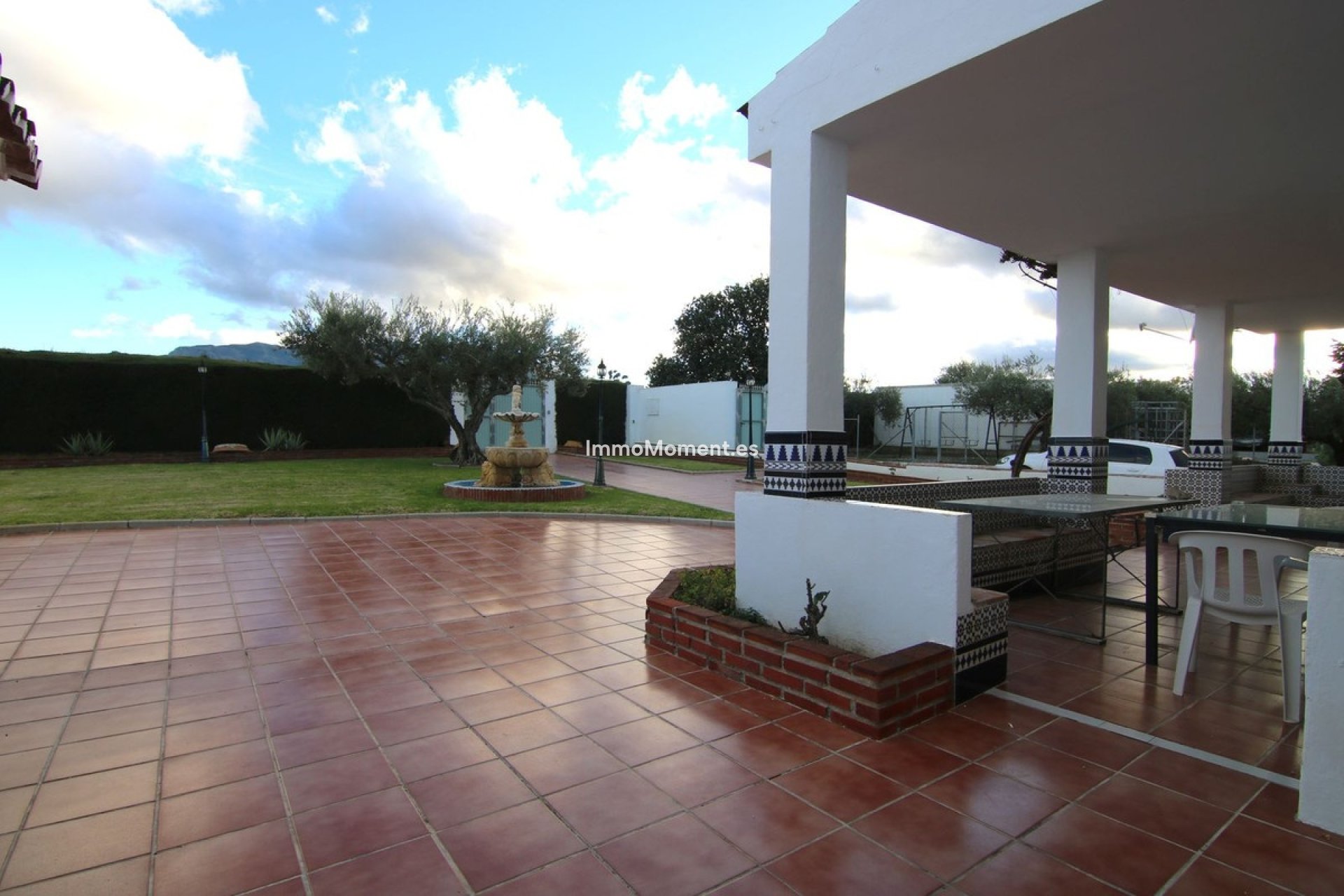 Wiederverkauf - Villa -   Inländisch - Alhaurín el Grande Centro