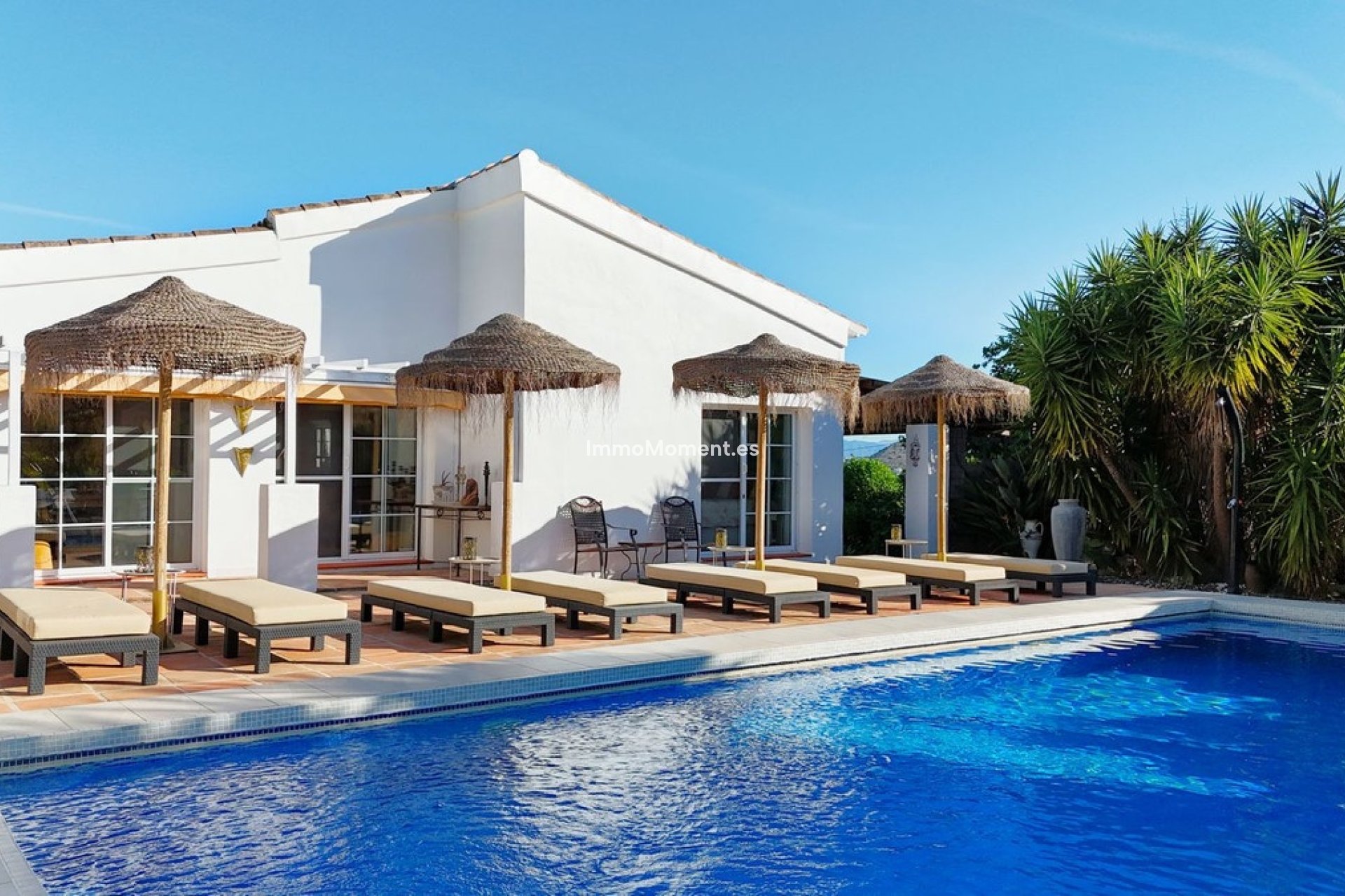 Wiederverkauf - Villa -   Inländisch - Alhaurín el Grande Centro