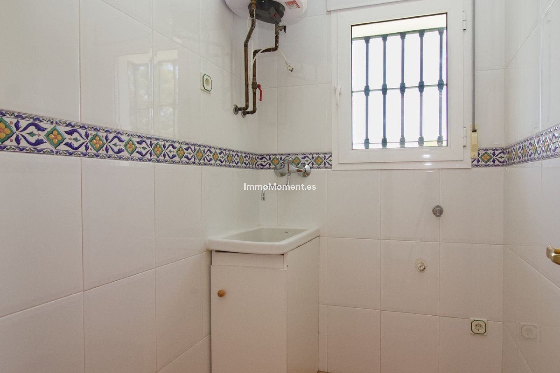 Wiederverkauf - Villa -   Inländisch - Alhaurín el Grande Centro