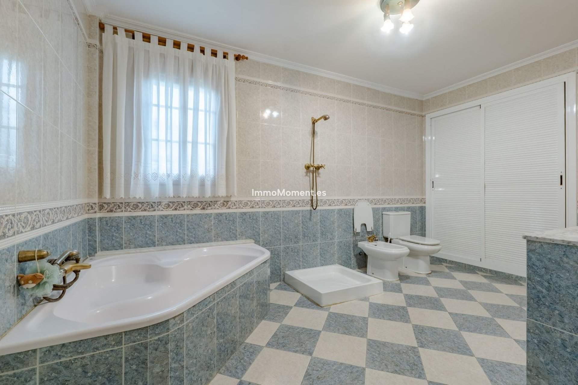 Wiederverkauf - Villa -   Inländisch - Alhaurín el Grande Centro