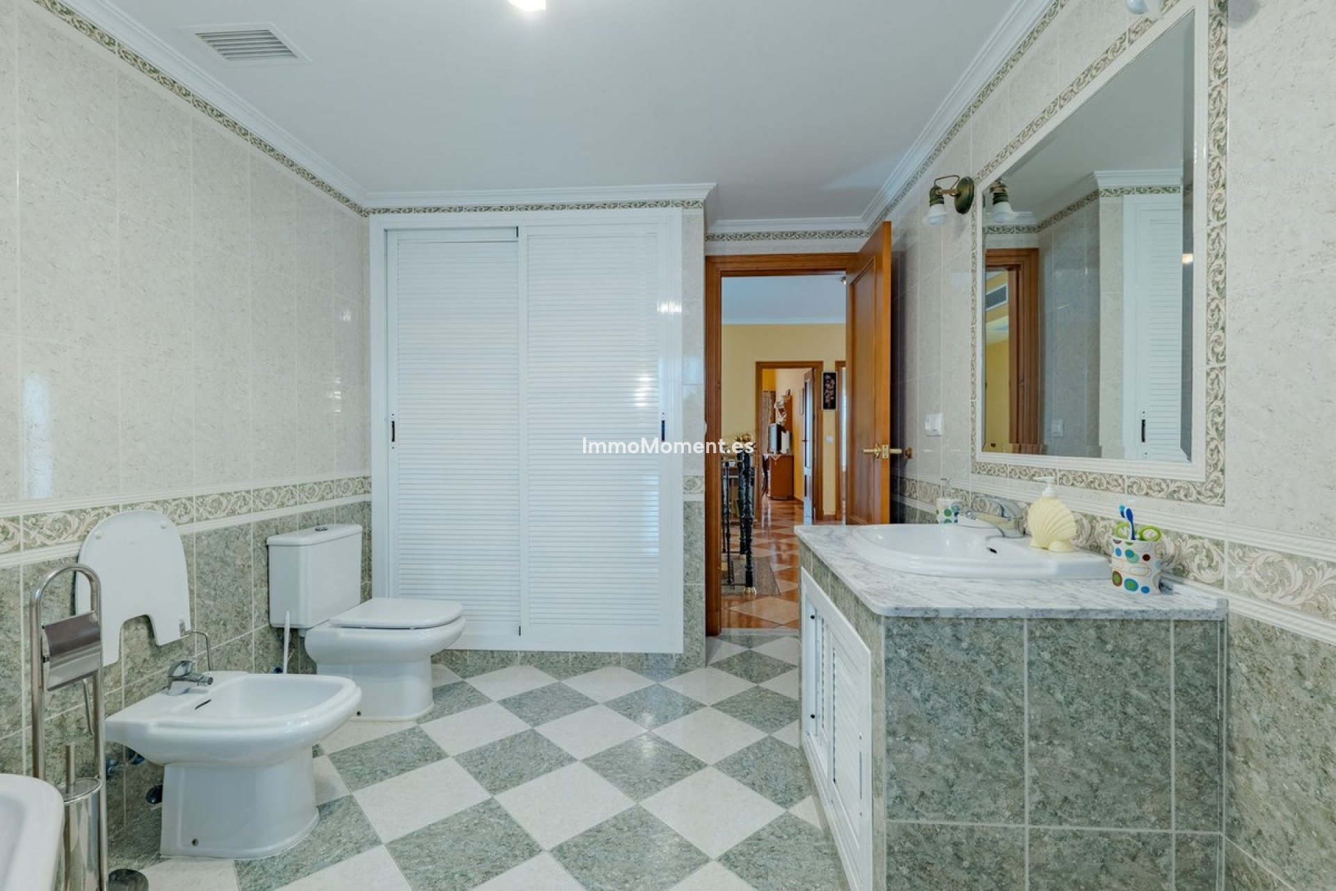 Wiederverkauf - Villa -   Inländisch - Alhaurín el Grande Centro