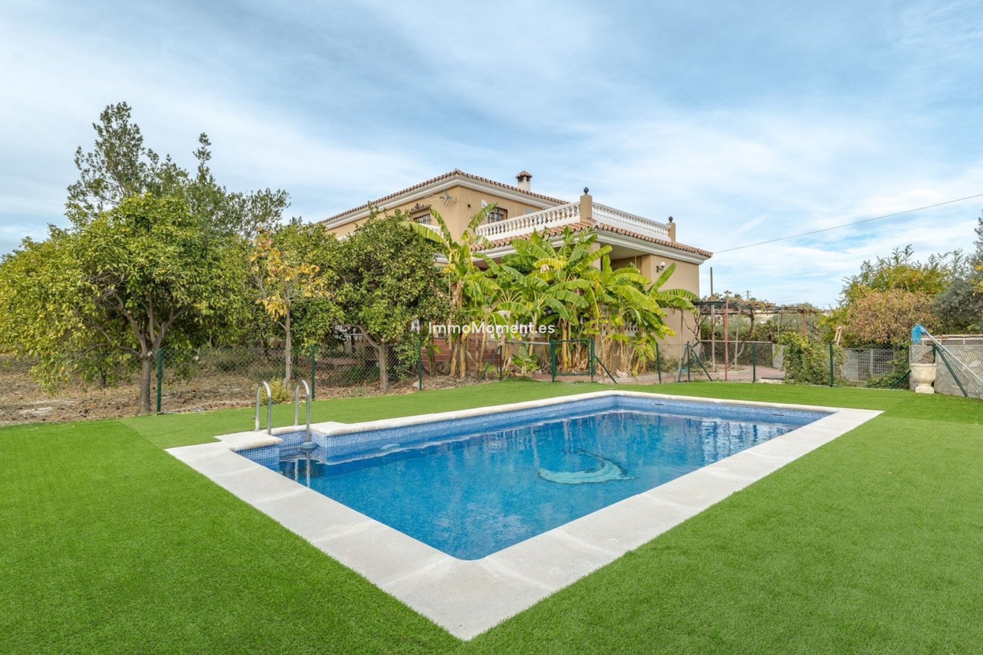 Wiederverkauf - Villa -   Inländisch - Alhaurín el Grande Centro