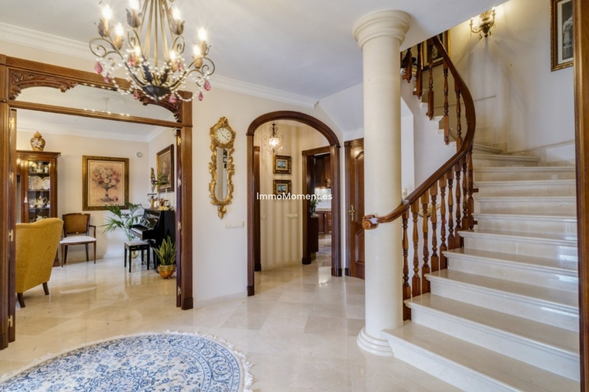 Wiederverkauf - Villa -   Inländisch - Alhaurín el Grande Centro