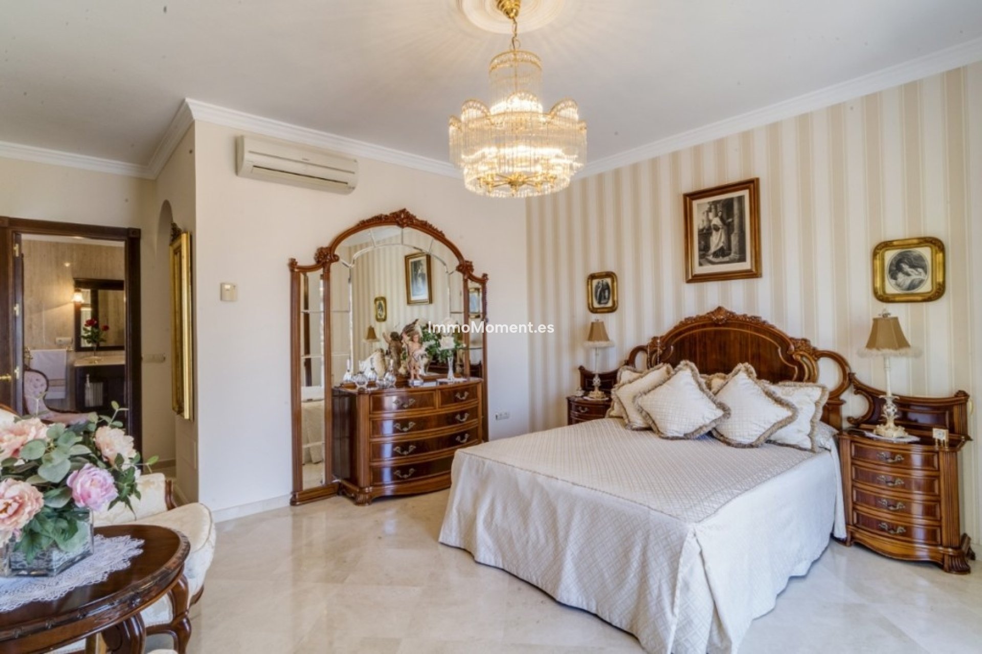 Wiederverkauf - Villa -   Inländisch - Alhaurín el Grande Centro