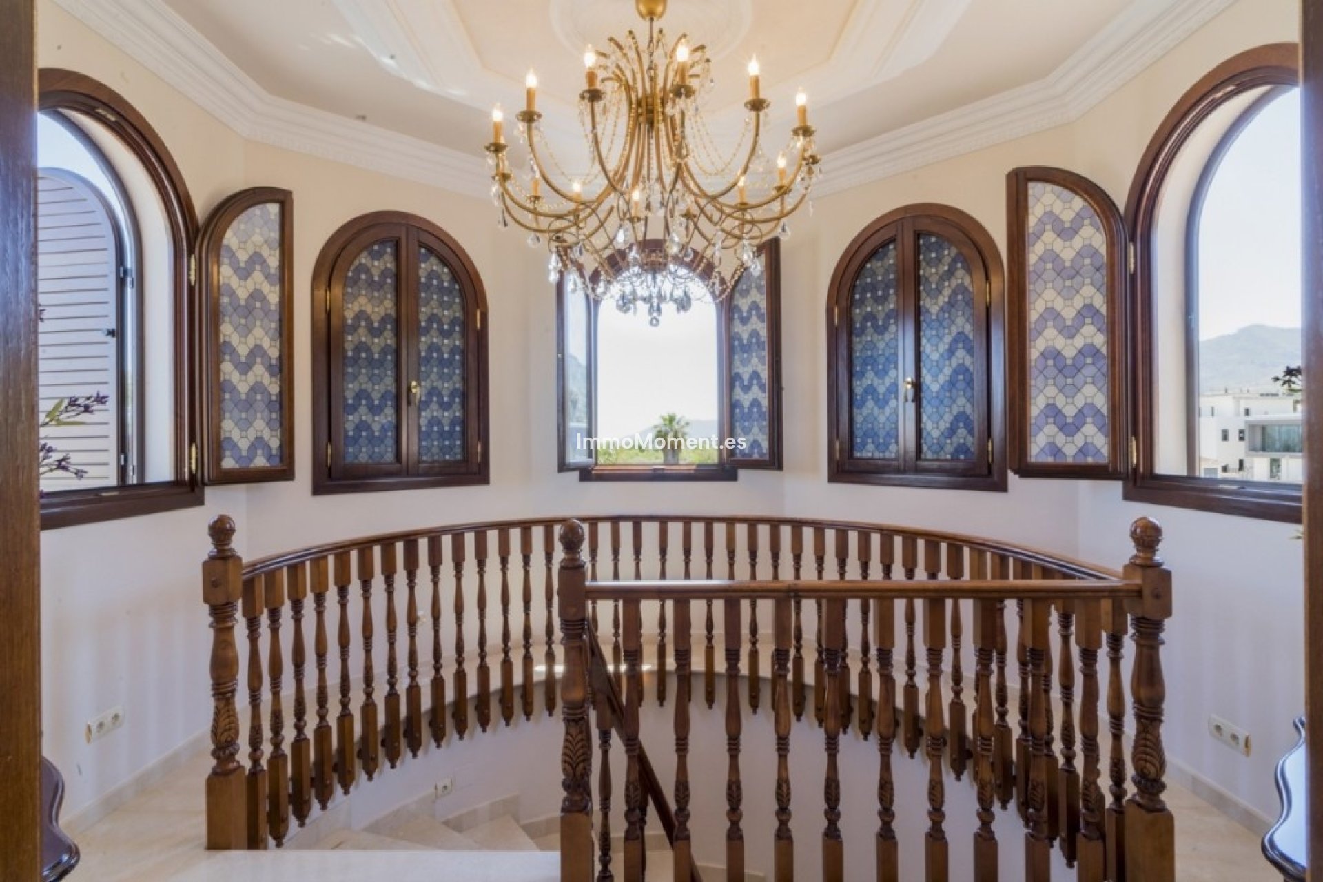 Wiederverkauf - Villa -   Inländisch - Alhaurín el Grande Centro