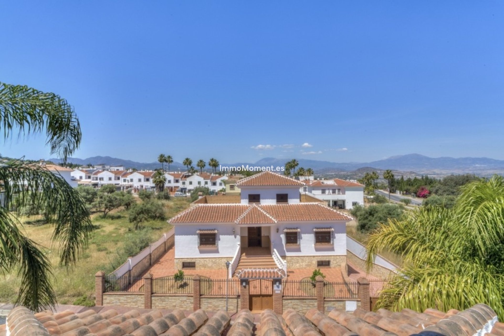 Wiederverkauf - Villa -   Inländisch - Alhaurín el Grande Centro