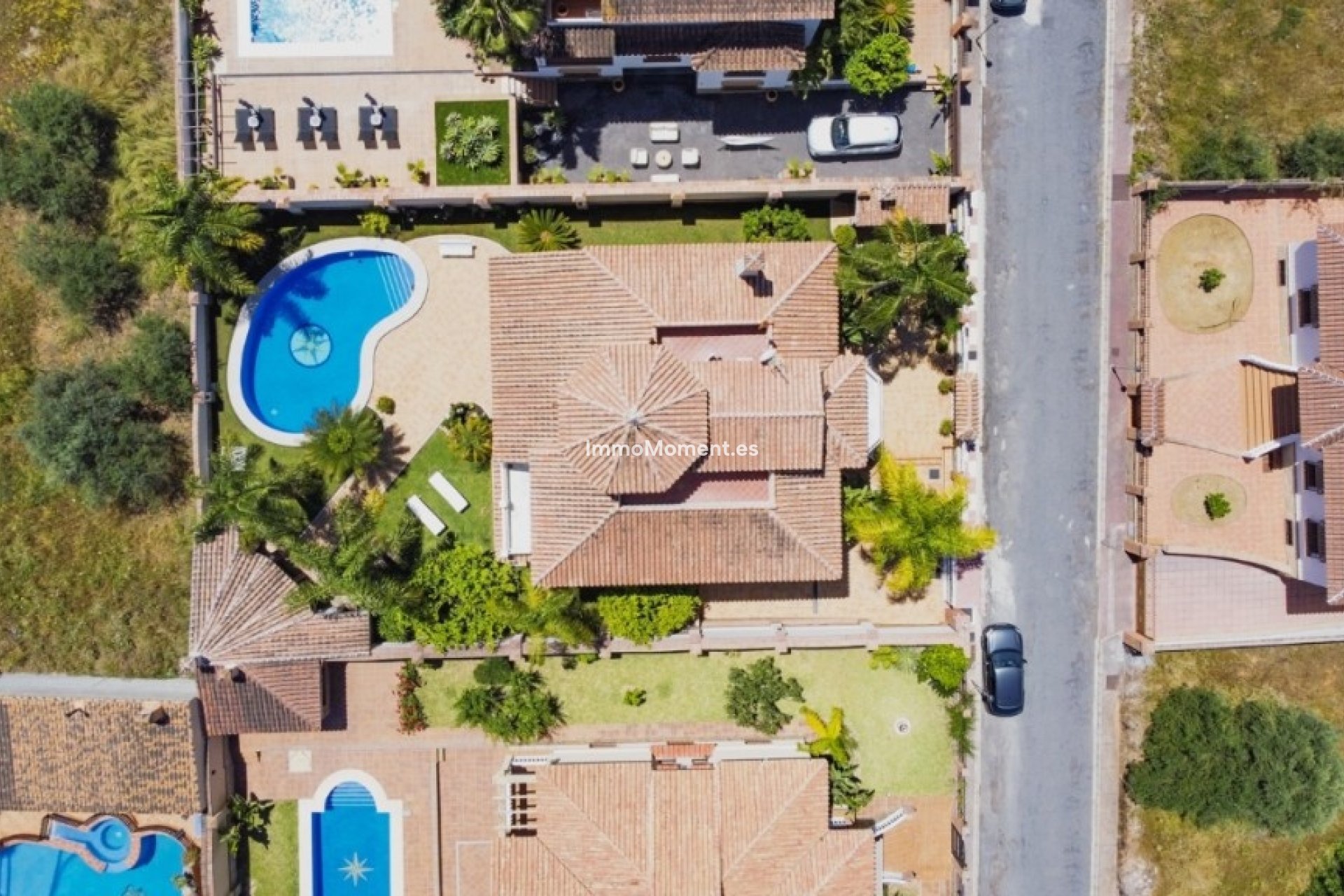 Wiederverkauf - Villa -   Inländisch - Alhaurín el Grande Centro