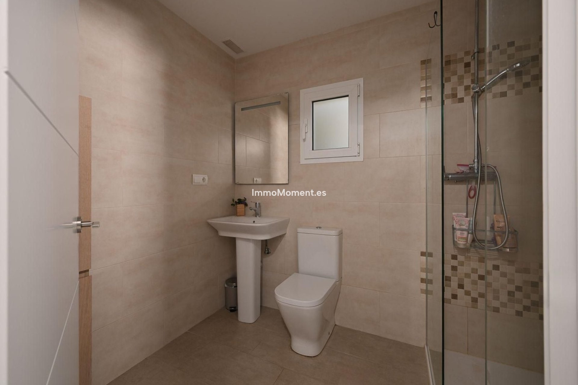 Wiederverkauf - Villa -   Inländisch - Alhaurín el Grande Centro