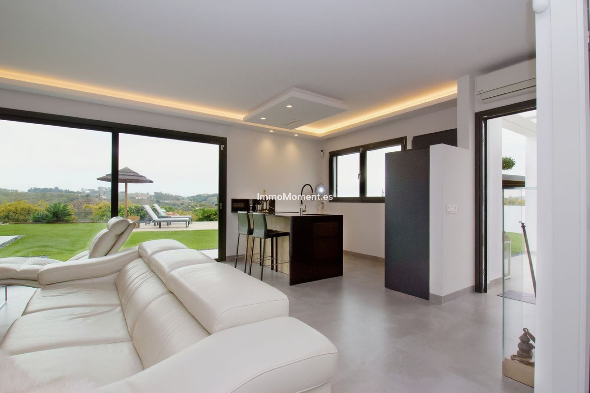 Wiederverkauf - Villa -   Inländisch - Alhaurín el Grande Centro