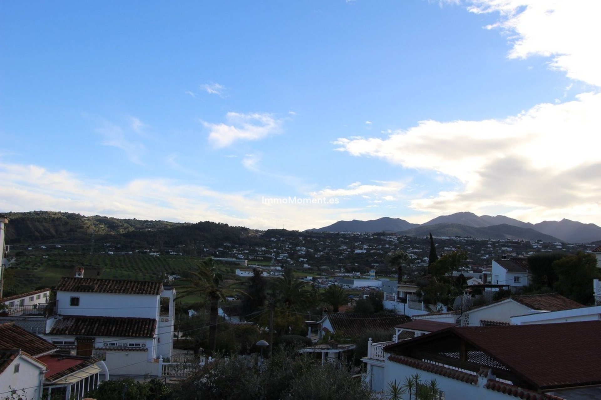 Wiederverkauf - Villa -   Inländisch - Coín