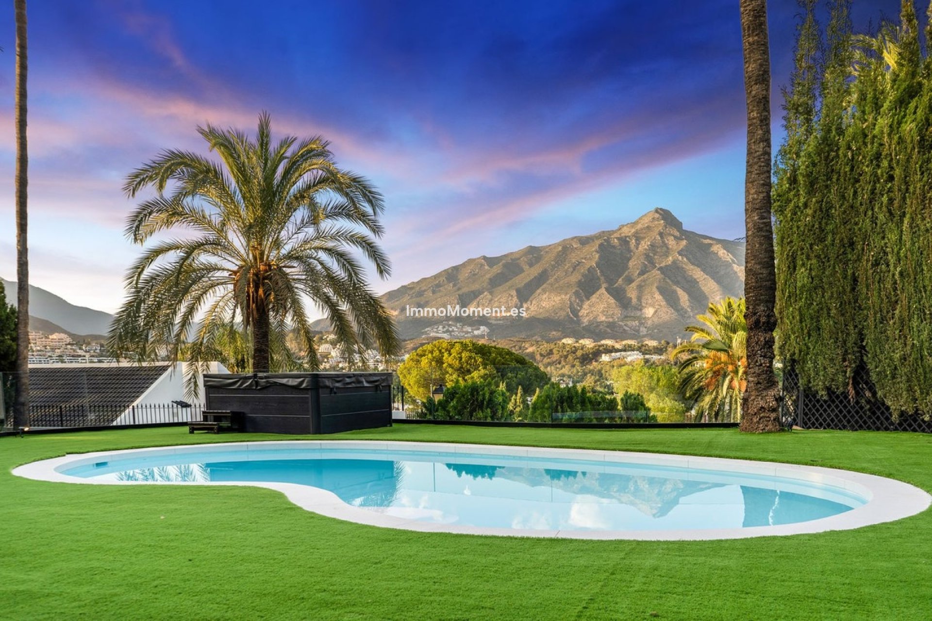 Wiederverkauf - Villa - Marbella - Nueva Andalucía