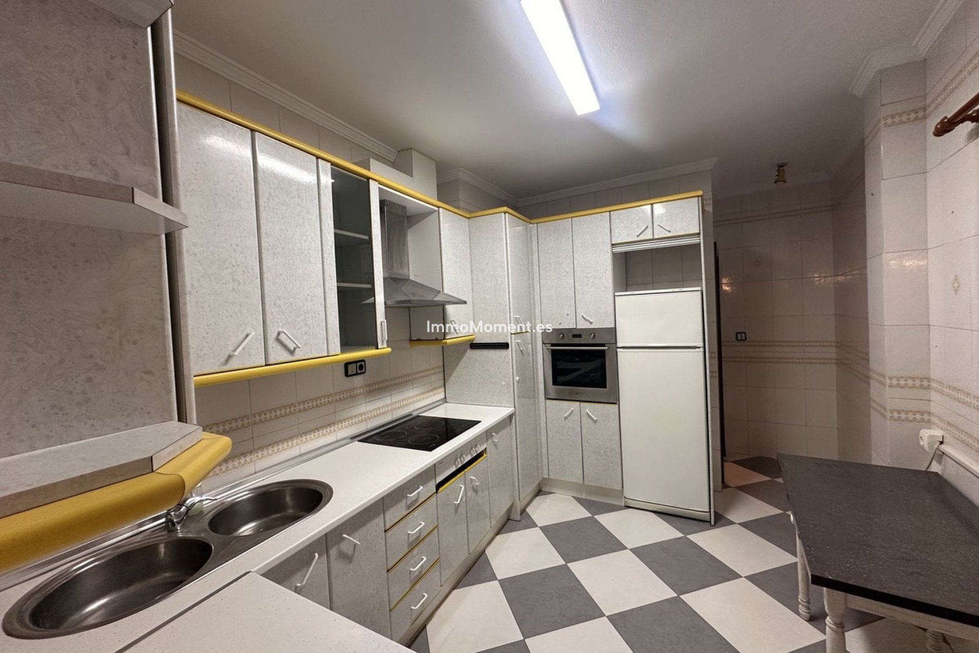 Wiederverkauf - Wohnung -   Inländisch - Alhaurín el Grande Centro