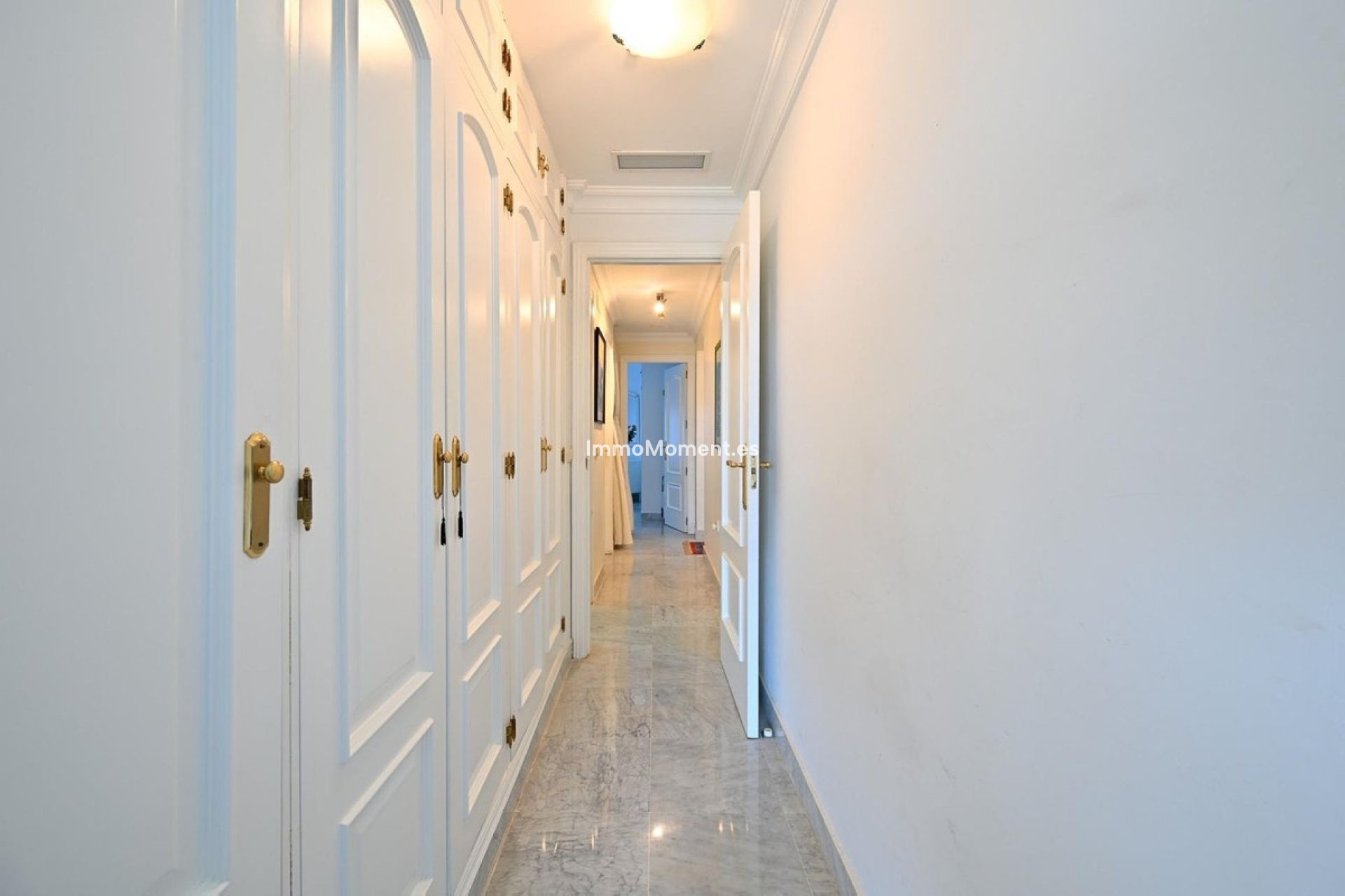 Wiederverkauf - Wohnung -   Inländisch - Alhaurín el Grande Centro