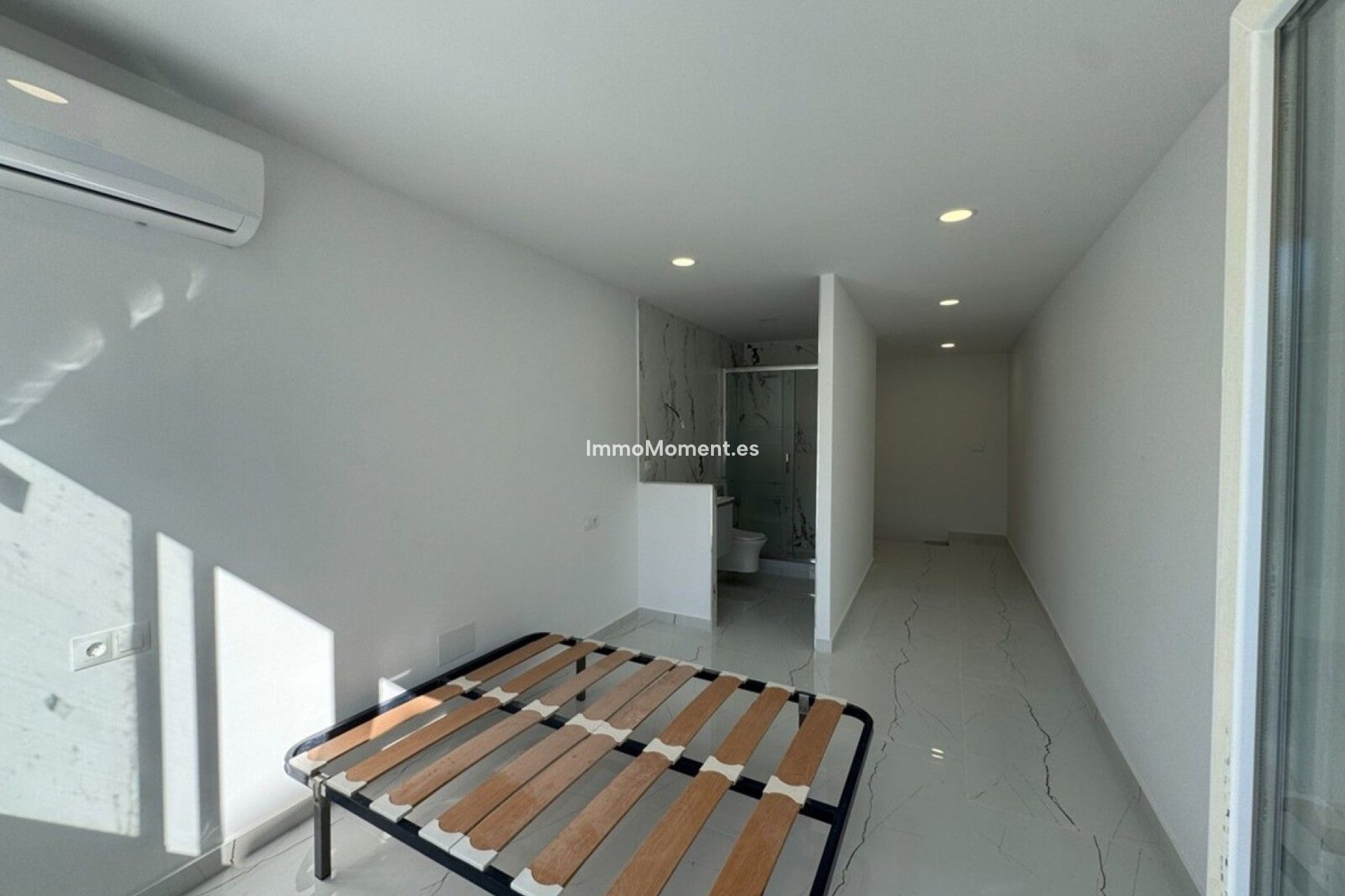 Wiederverkauf - Wohnung -   Inländisch - Alhaurín el Grande Centro