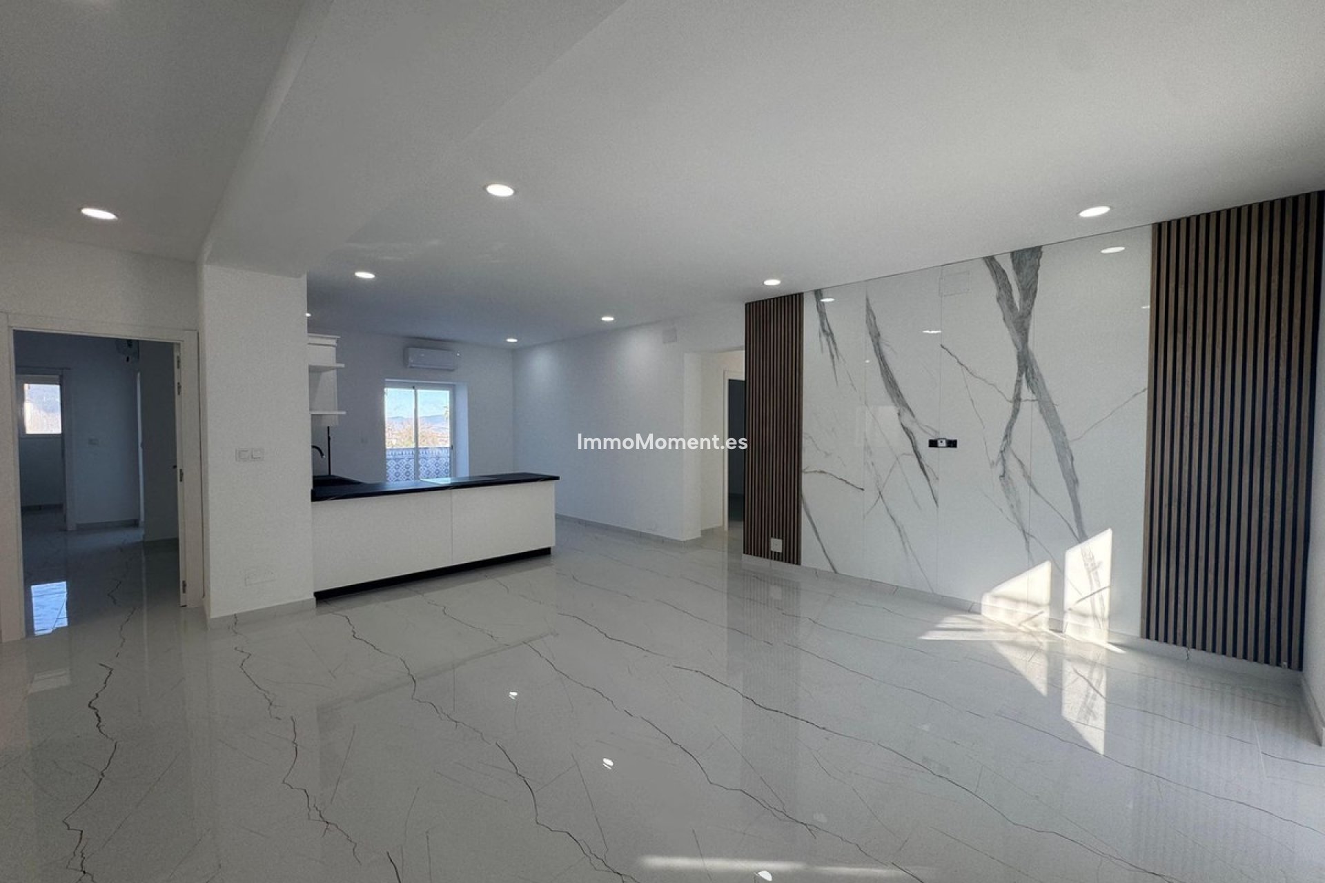 Wiederverkauf - Wohnung -   Inländisch - Alhaurín el Grande Centro