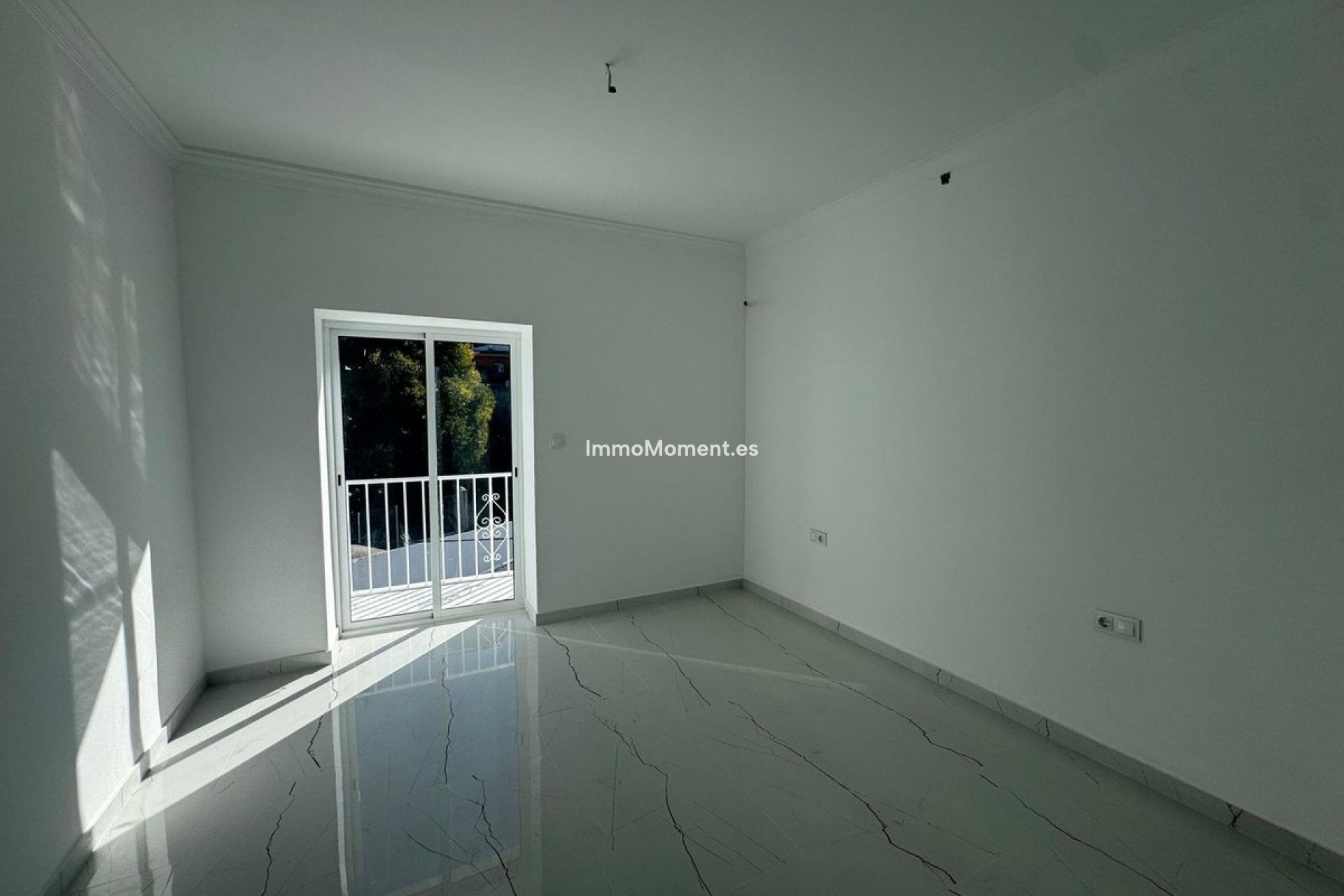 Wiederverkauf - Wohnung -   Inländisch - Alhaurín el Grande Centro