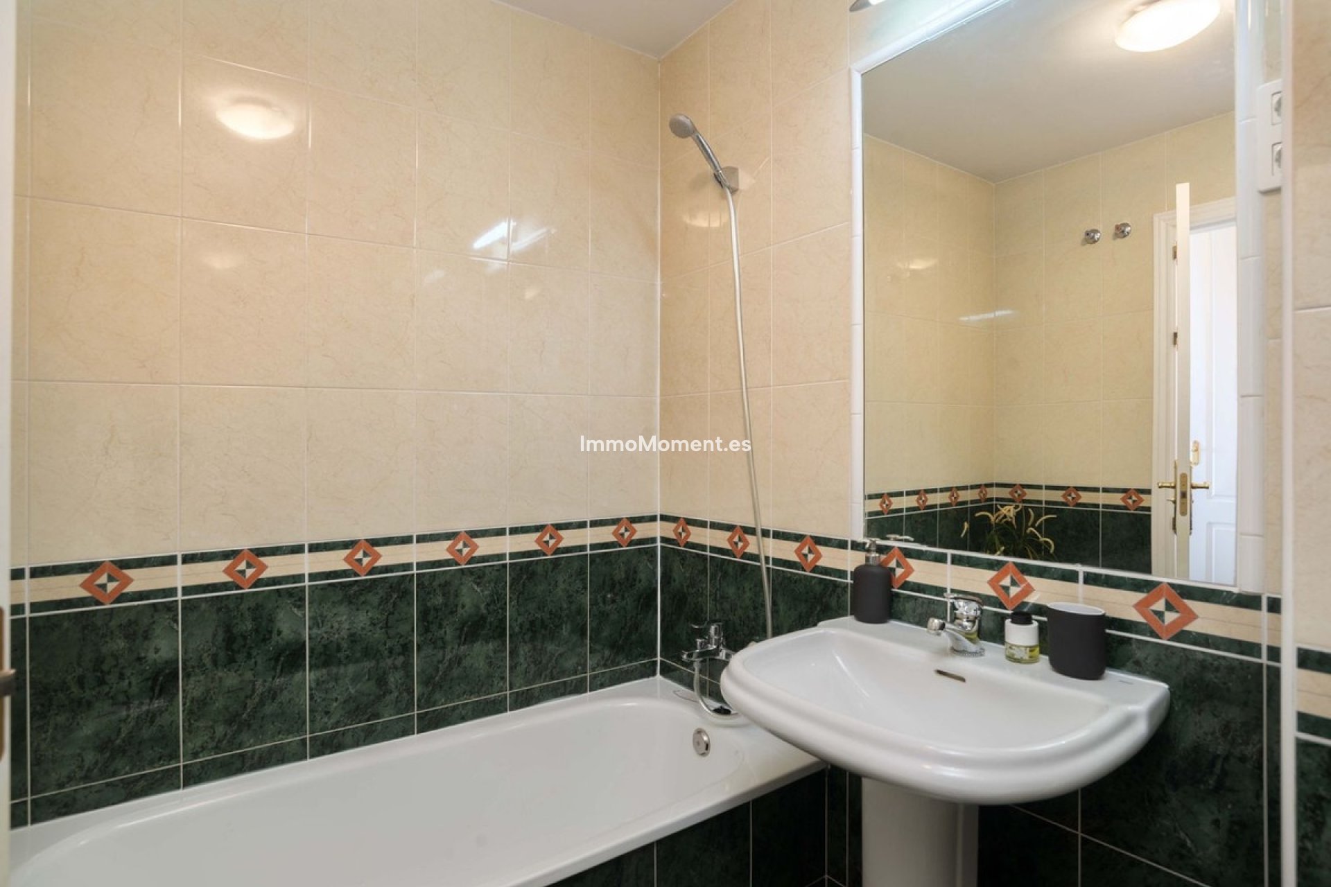 Wiederverkauf - Wohnung -   Inländisch - Alhaurín Golf