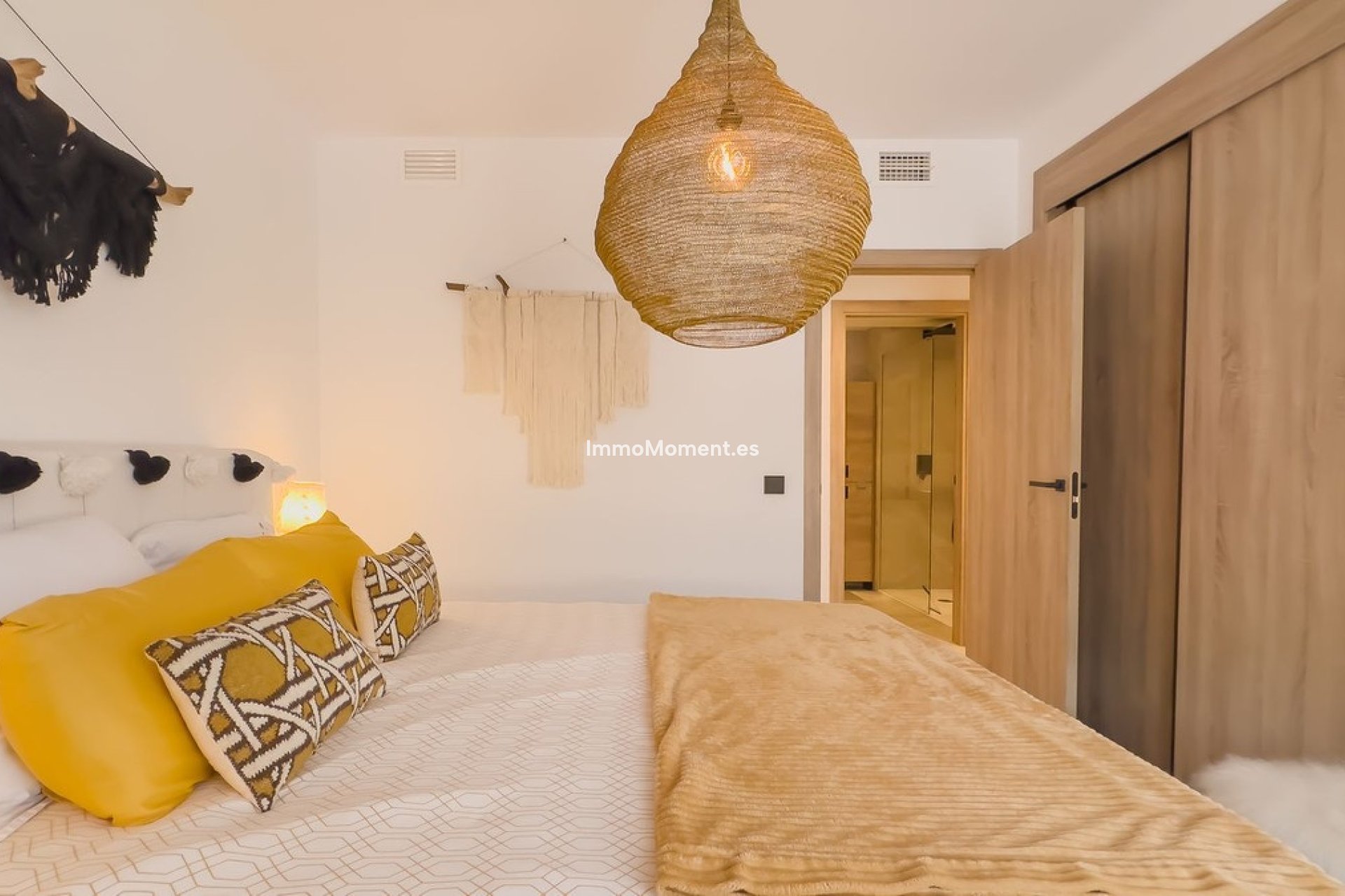 Wiederverkauf - Wohnung -   Inländisch - Istán