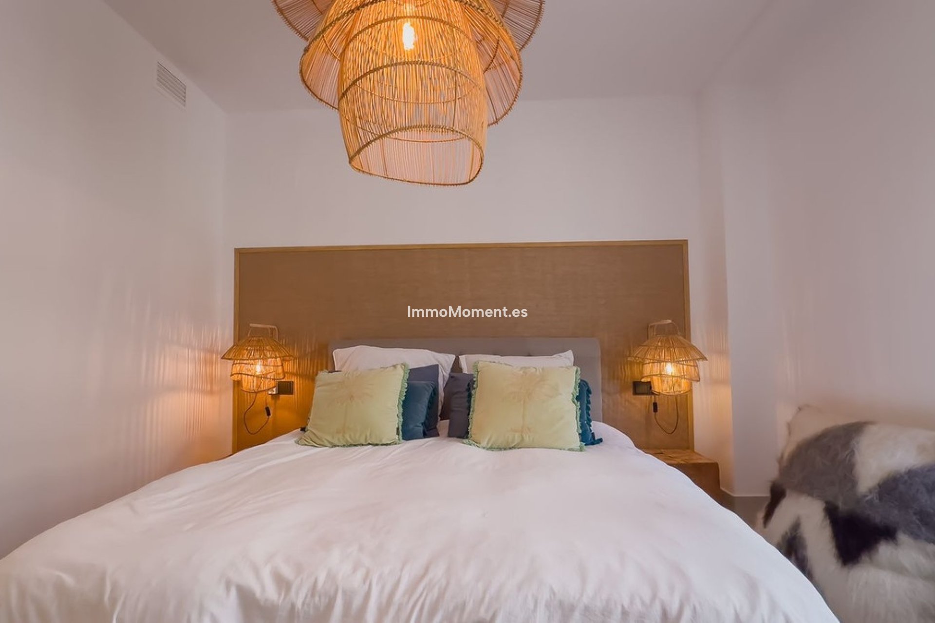 Wiederverkauf - Wohnung -   Inländisch - Istán