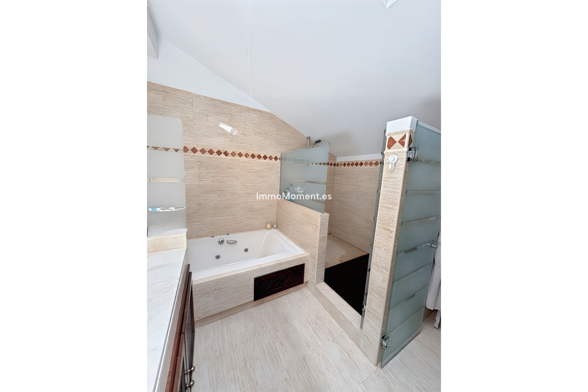 Wiederverkauf - Wohnung -   Inländisch - Ojén