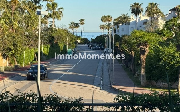 Wohnung - Wiederverkauf - Estepona  - Costalita