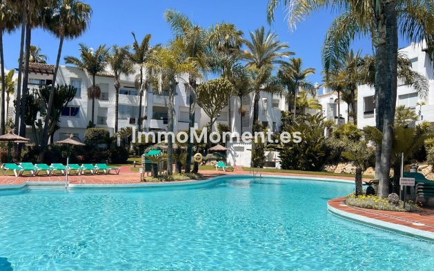 Wohnung - Wiederverkauf - Estepona  - Costalita