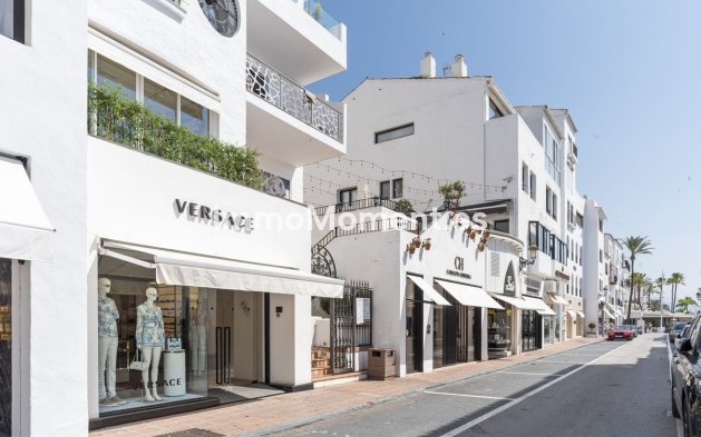 Wohnung - Wiederverkauf - Puerto Banús - Puerto Banús