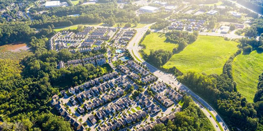 L'ACCEPTATION TOTALE DE L'URBANISATION PAR LES MUNICIPALITÉS