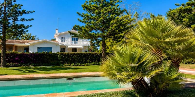 BUITENGEWONE VILLA TE HUUR IN MARBELLA/GUADALMINA BAJA - DIRECT AAN HET STRAND